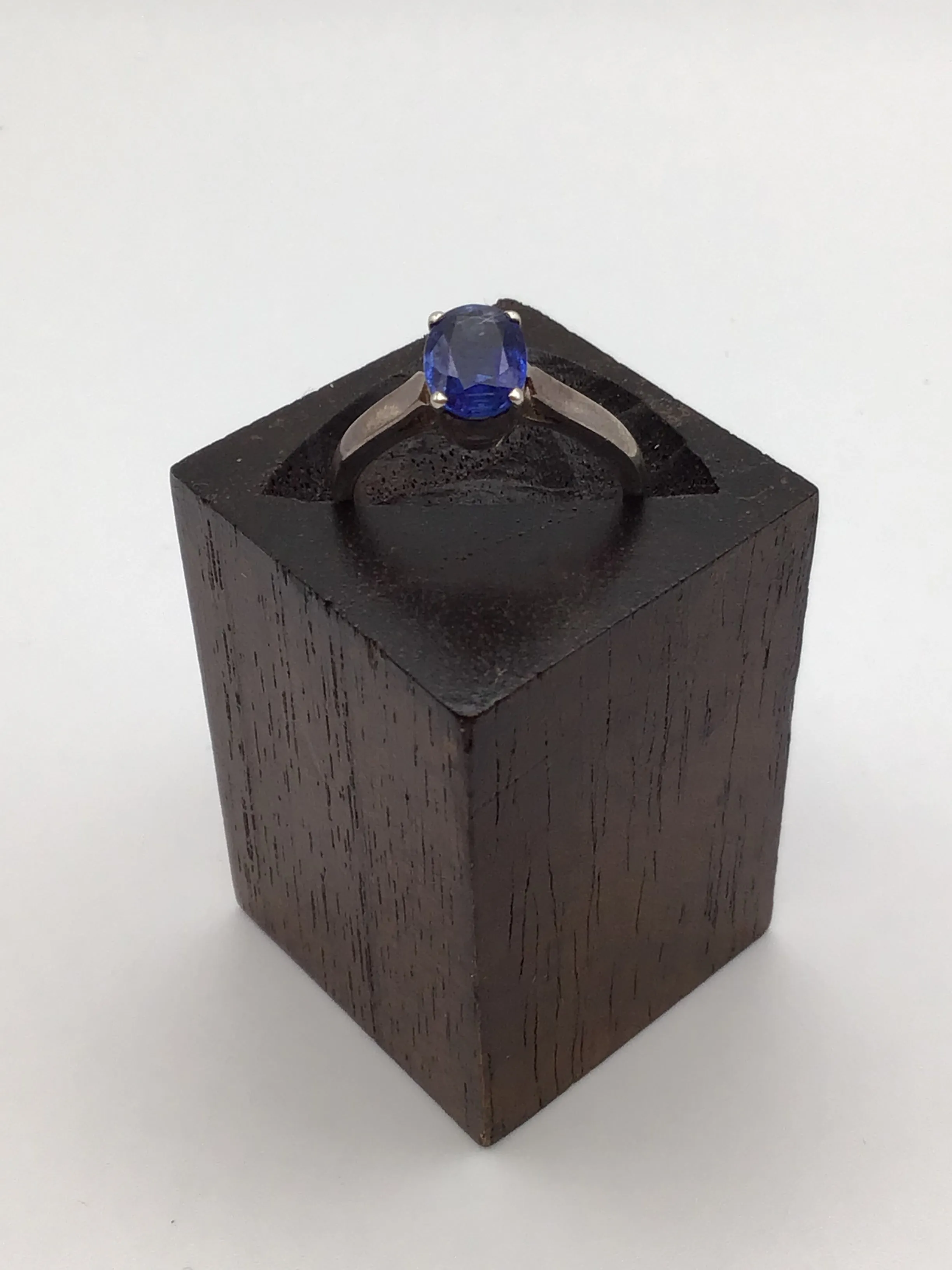 Lucent Sapphire Ring