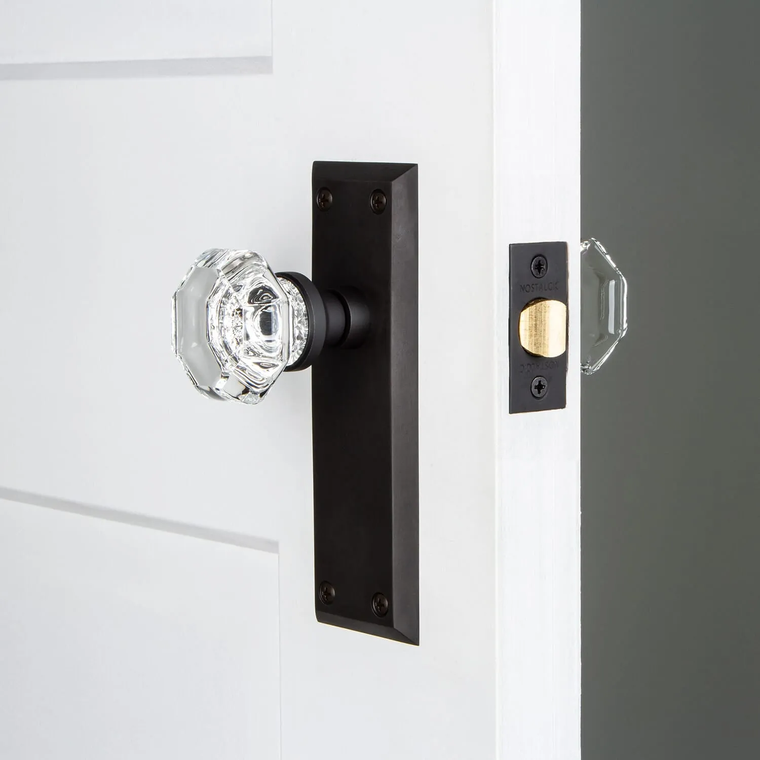 New York Long Plate with Waldorf Knob in Oil-Rubbed Bronze