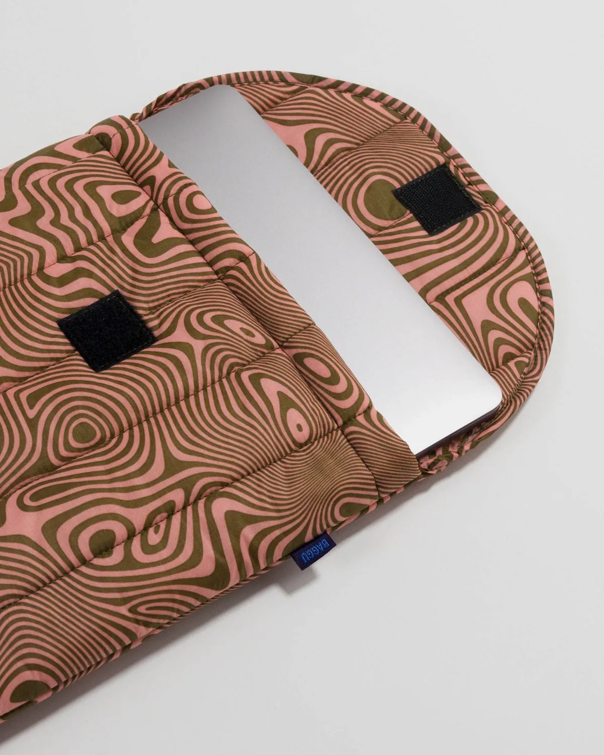 Puffy Laptop Sleeve 16" Trippy Swirl Salmon