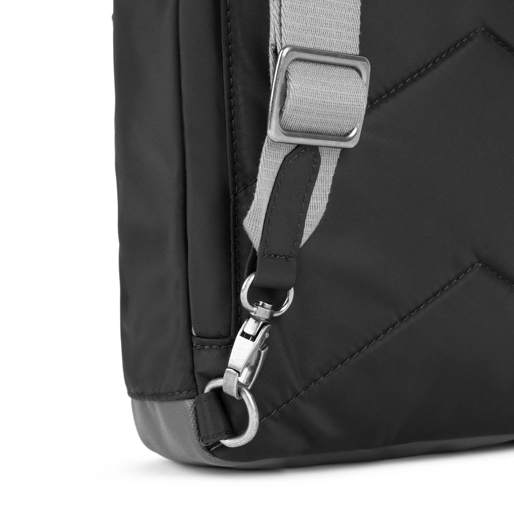 ROKA Willesden M XL Recycled Nylon Bag - Black