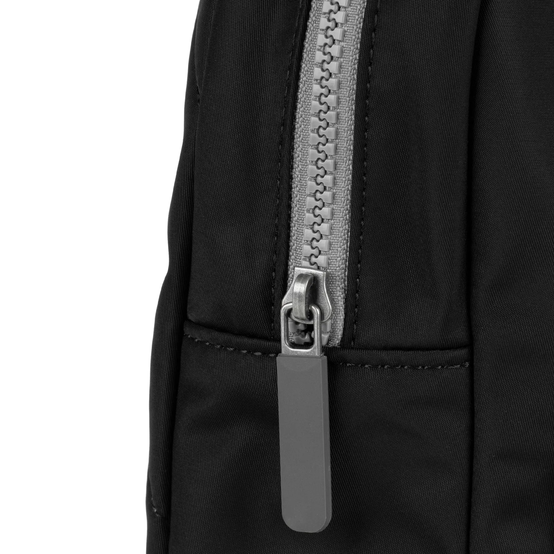 ROKA Willesden M XL Recycled Nylon Bag - Black