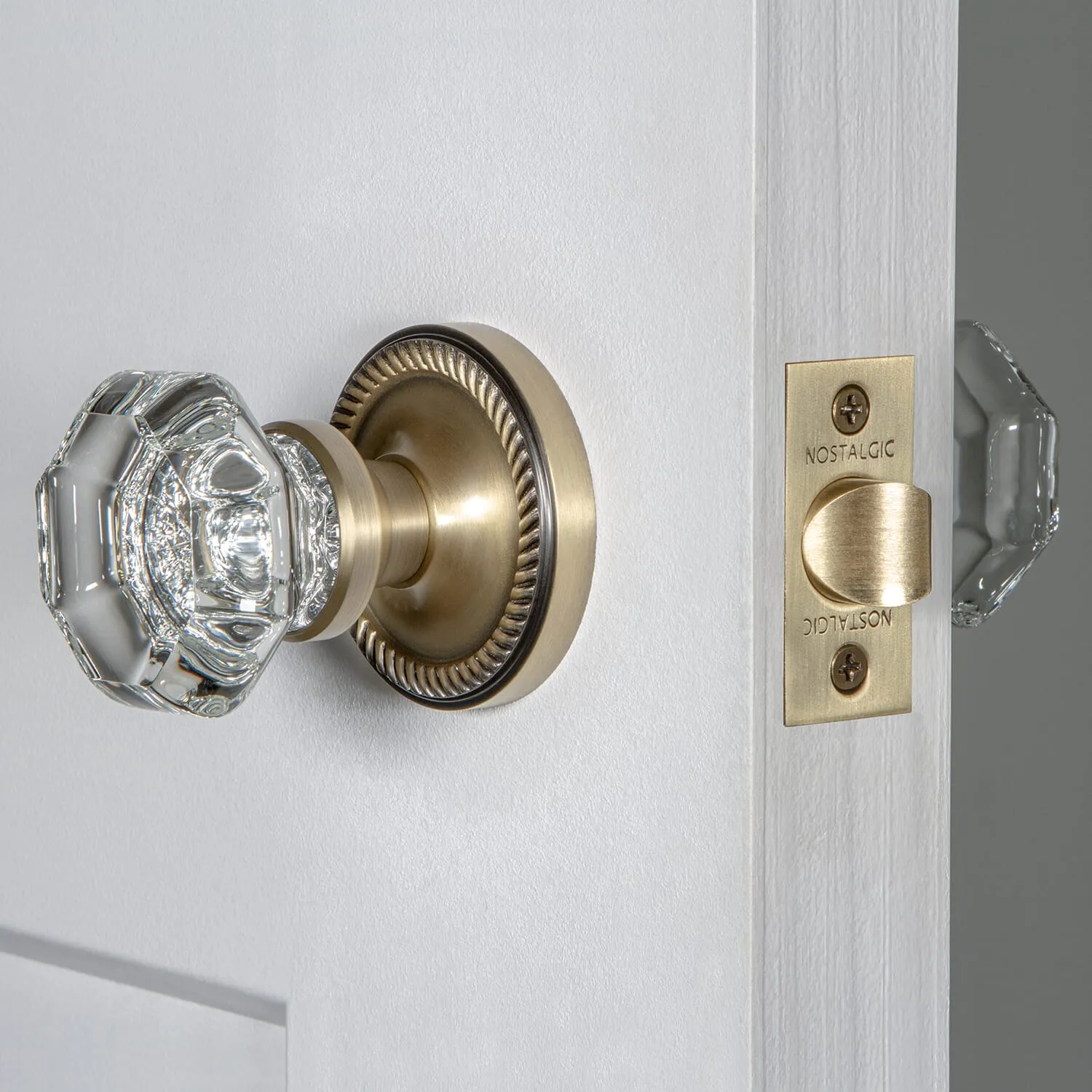 Rope Rosette with Waldorf Knob in Antique Brass